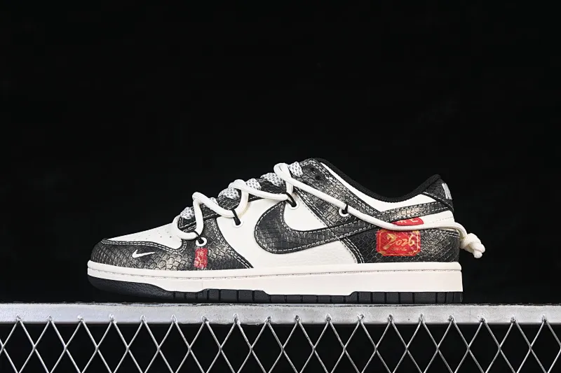 All categories Nk SB Dunk Series Nk SB Dunk Low High-end customized low-top sneakers Nike SB Dunk Low Exclusive for the Year of the Horse Distressed denim surface High-end customized low-top casual sneakers YX5066-C10